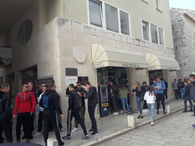 Na temelju rješenja Ministarstva  rada i socijalne od 2006. godine, Pomorska škola Zadar obavlja poslove posredovanja pri zapošljavanju redovitih učenika srednjoškolskih ustanova, isključivo tijekom zimskog, proljetnog i ljetnog odmora učenika.