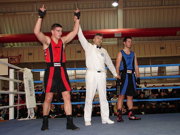 Foto: Proglašenje pobjednika: Filipi (crveni dres) i Glešić (plavi dres)