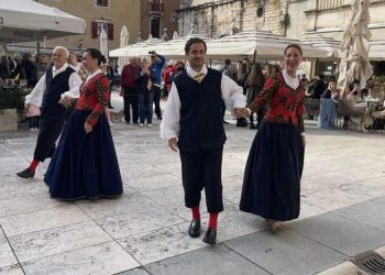 Foto: Izvorna folklorna skupina Silba