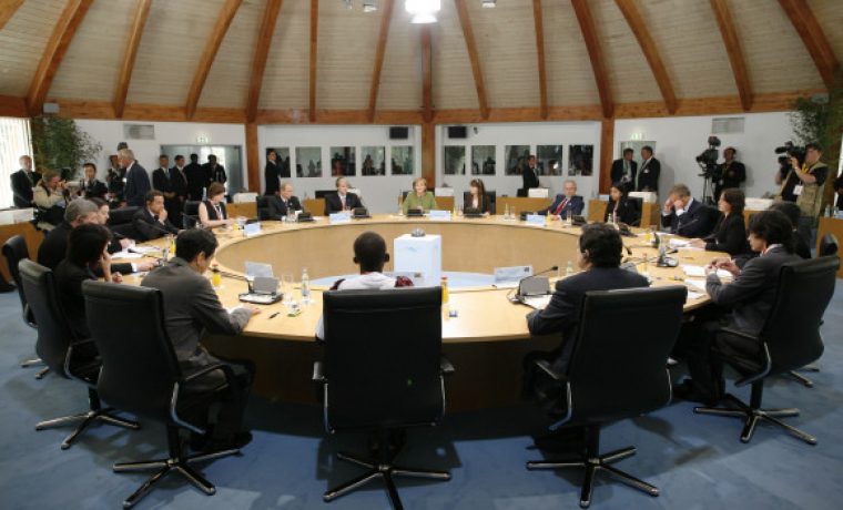 03_g8_arbeitssitzung_mit_j8_jugendlichen_im_park_pavillon_property_poster_1215431460.jpg Foto: www.057info.hr (arhiva)