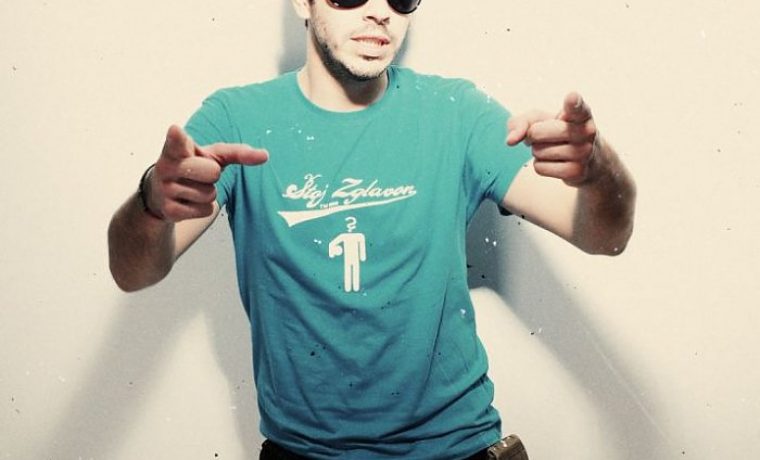 Aldo_Morro_press_1_1307000504.jpg