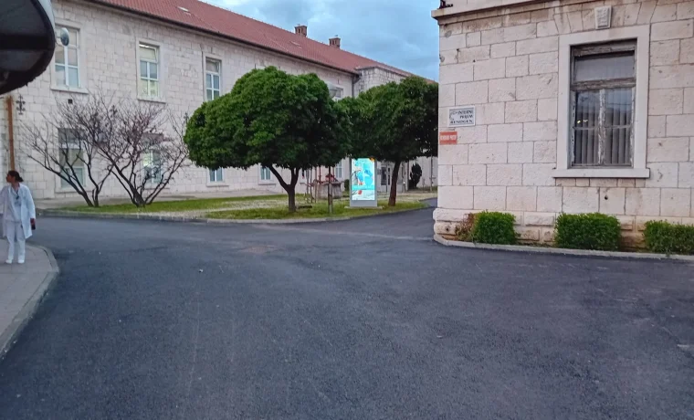 BOLNICA, ASFALT