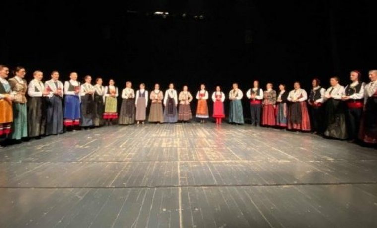 Bogatstvo nošnji KUD-a Zadarski tanac.jpg Bogatstvo nošnji KUD-a Zadarski tanac.jpg