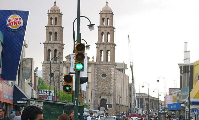 Ciudad_juarez_street_1293274684.jpg