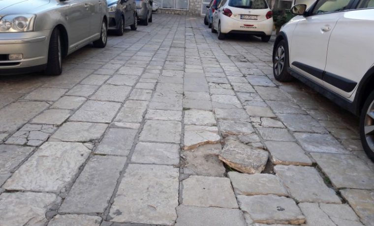 KAMEN__PLANKIT__PARKIRALIŠTE_1603790064.jpg Foto: 057info