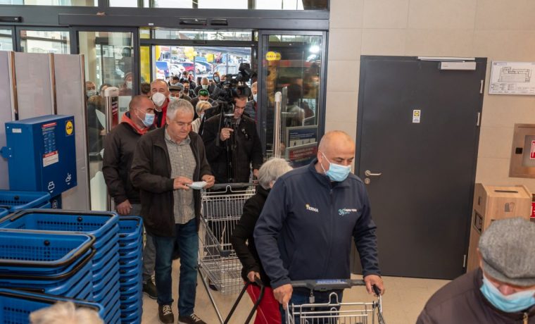 Kupci_na_otvorenju_trgovine_u_Zadru_(1)_1649315143.jpg Foto: PR foto