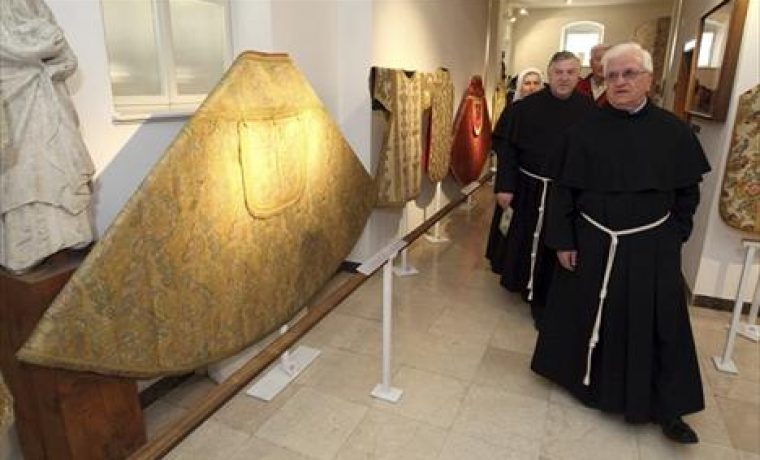 LITURGIJSKO_RUHO3_090410_1_thumb_1270878280.jpg