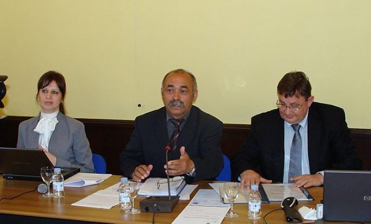 LONCAR_1332412989.jpg Foto: 057info