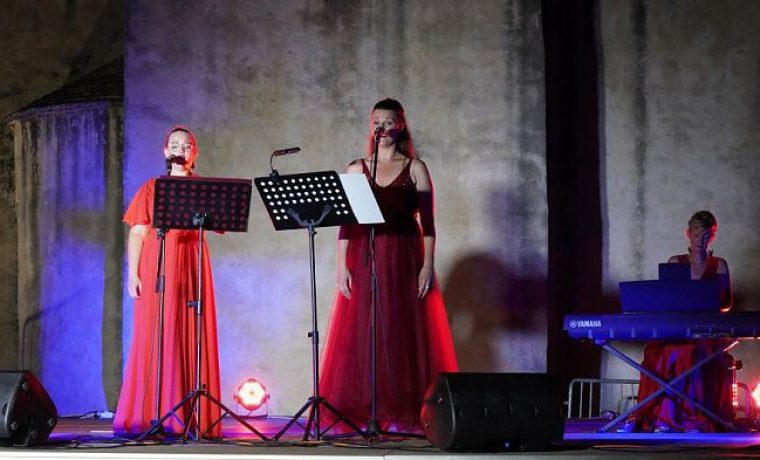 Ladies_in_red_1690884925.jpg Foto: PR
