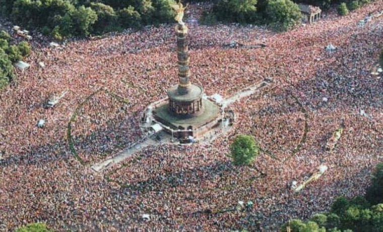Love_Parade_1283876441.jpg