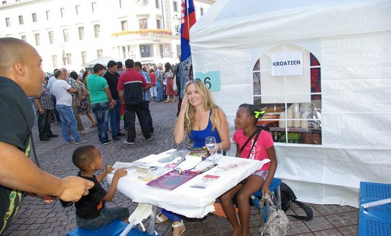 Marijana_Dokoza_Na_festivalu_kulture_u_Njemackoj_1347430293.JPG Marijana_Dokoza_Na_festivalu_kulture_u_Njemackoj_1347430293.JPG
