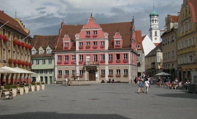 Memmingen___Marktplatz_mit_Großzunfthaus_1519192355.jpg