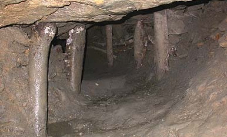 Mine_interior_LaCumre_1249972040.jpg Mine_interior_LaCumre_1249972040.jpg