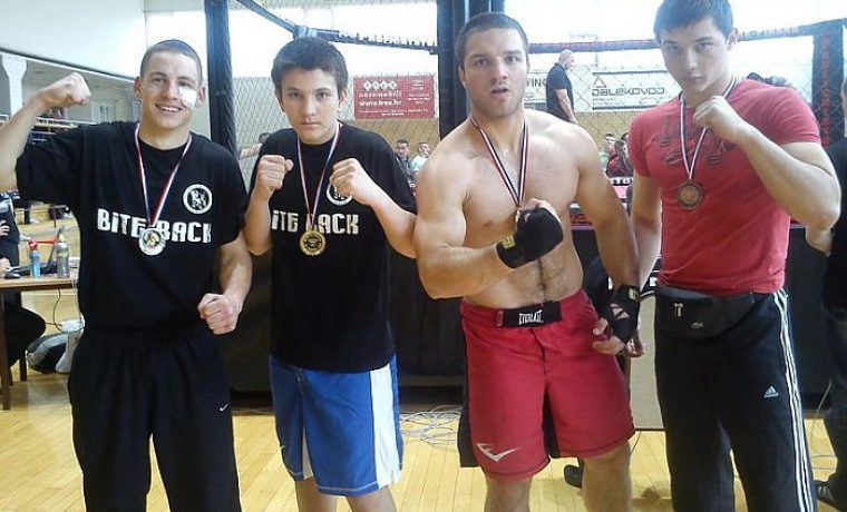 Mladi_zadarski_prvaci_u_amaterskom_MMA_u_1334751248.jpg Mladi_zadarski_prvaci_u_amaterskom_MMA_u_1334751248.jpg