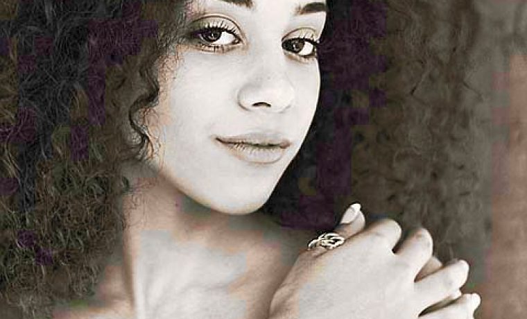 NadjaBenaissa1_1266051972.jpg Foto: starwizz.com
