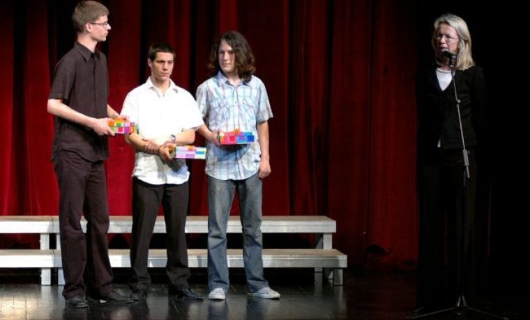 Nagradjeni_ucenici_Skole_1243500910.jpg