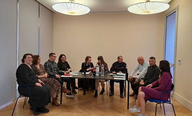 Okrugli_stol_1679677254.jpg Foto: 057info