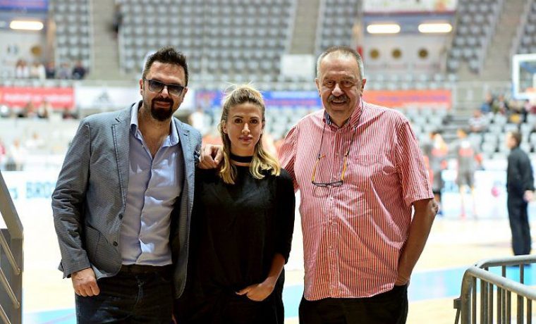 PETAR_GRASO_SA_SESTROM_BUGOM_I_OCEM_ZORANOM_1535119352.jpg Foto: S-Event