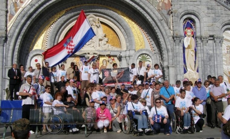 Plamen slobode Lourdes.JPG