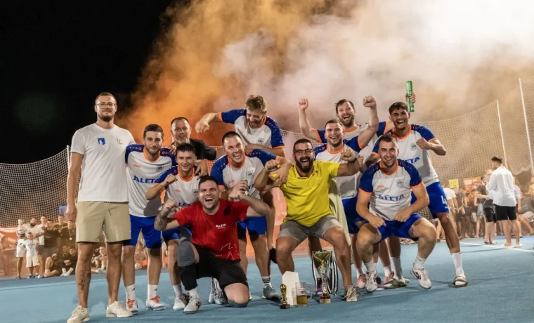 Pobjednici MNK Višnjik s predsjednikom MNK Zaton Ante Peša Pobjednici MNK Višnjik s predsjednikom MNK Zaton Ante Peša