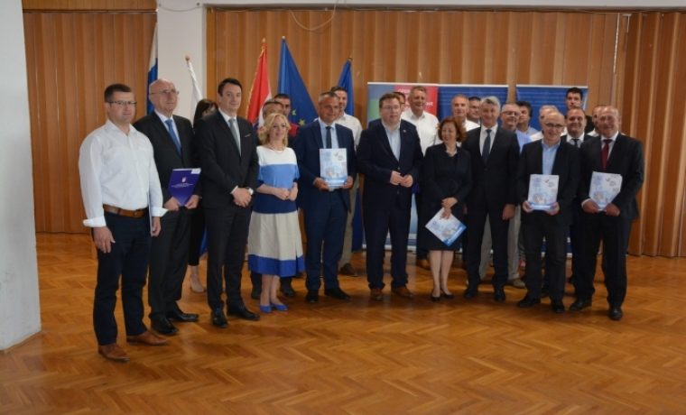 Potpis ugovora (12).jpg Foto: 057info