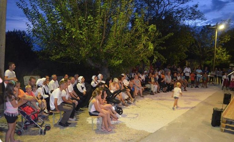 Publika_pod_Pjerinom_murvom_1470556871.jpg Foto: Željko Šarić i Damir Bilosnić