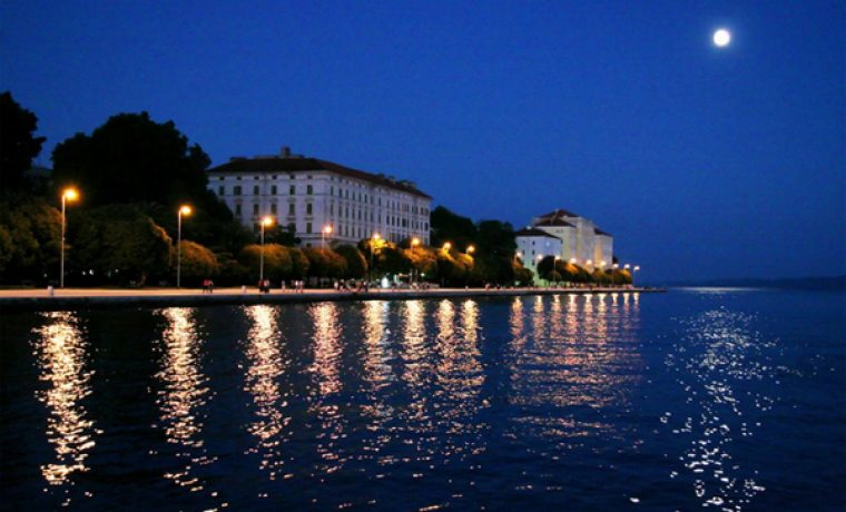 Riva_full_moon_1197893459_1255000956.jpg