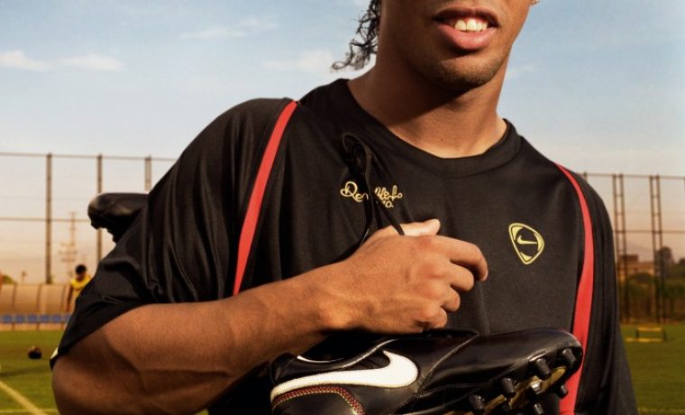 Ronaldinho_20_10R_Boot_011_1230200587.jpg