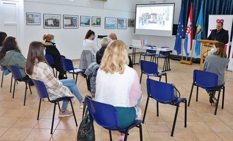 Foto: Naši školji