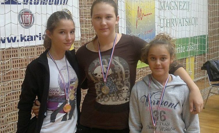 Tihana_Dikli___Zrinka_Mio_i__i_Nora_Radov_i__1321866509.jpg