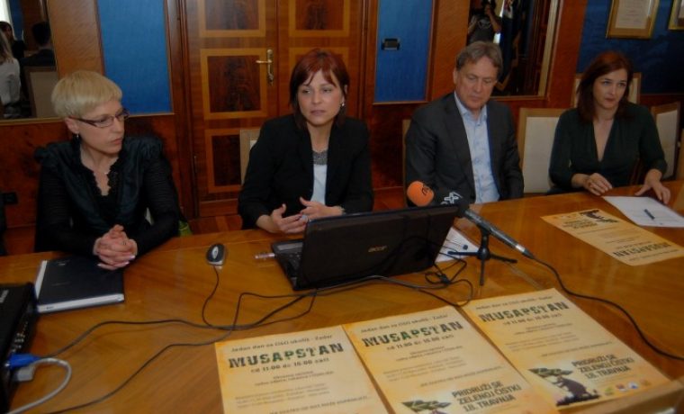 VID_1909_1429004352.JPG Foto: 057 info
