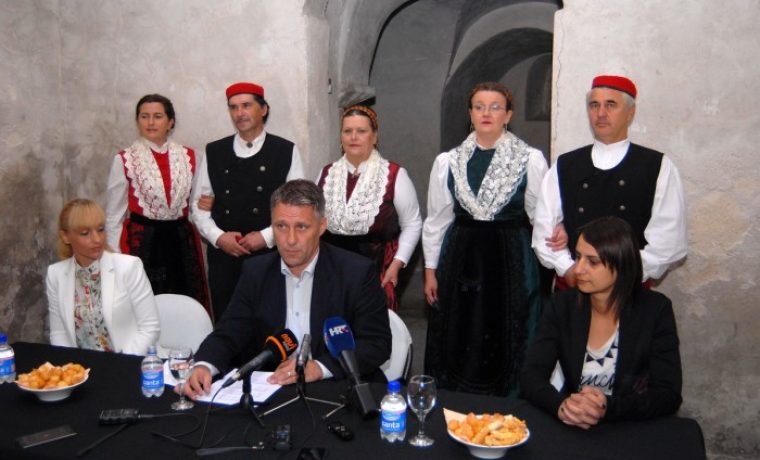 VID_5343_1474965169.JPG Foto: 057 info