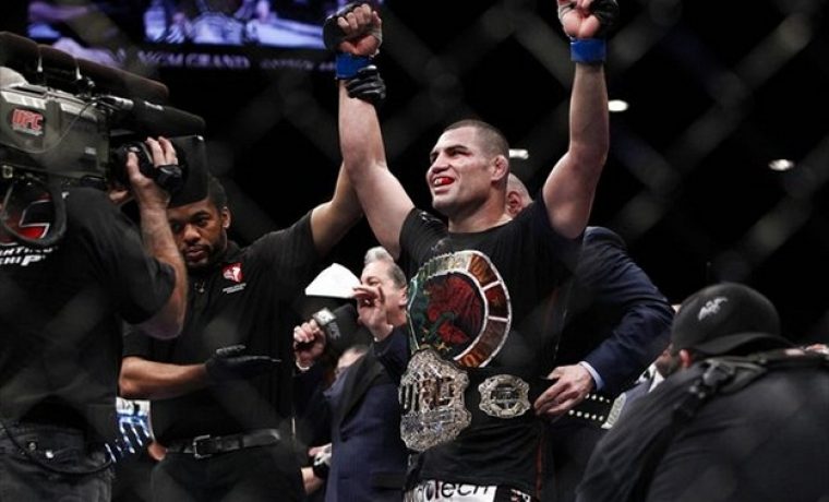 Velasquez_prvak_mmafighting_1356861732.jpg Foto: MMA