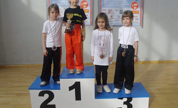ZARA_DEVIC_1332843538.jpg
