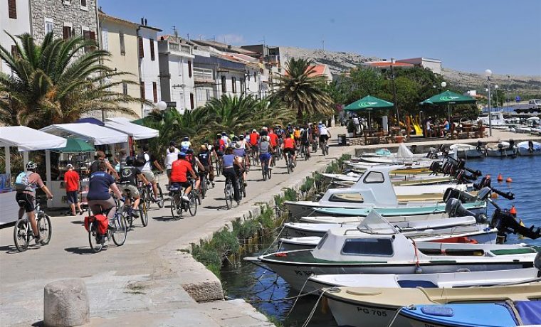 biciklisti_ka_povorka_1309070411.JPG biciklisti_ka_povorka_1309070411.JPG