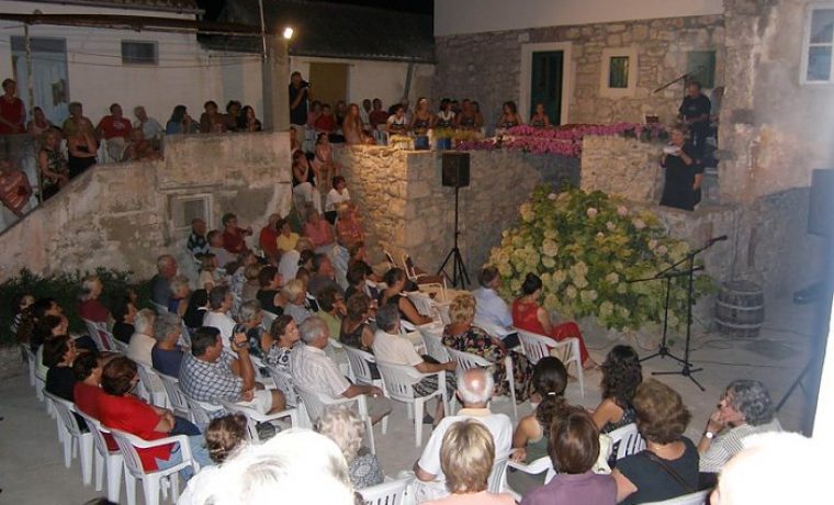 bri_i_evi_dvori_1438615246.jpg Foto: PR foto