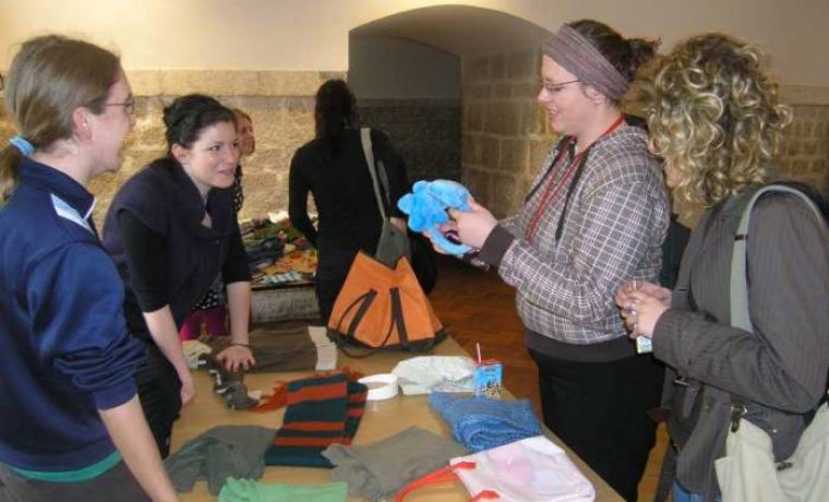 buvljak5_1207913486.jpg Foto: www.057info.hr