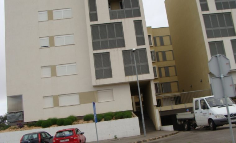 crvene_ku_e__pos_1430210102.JPG Foto: 057info