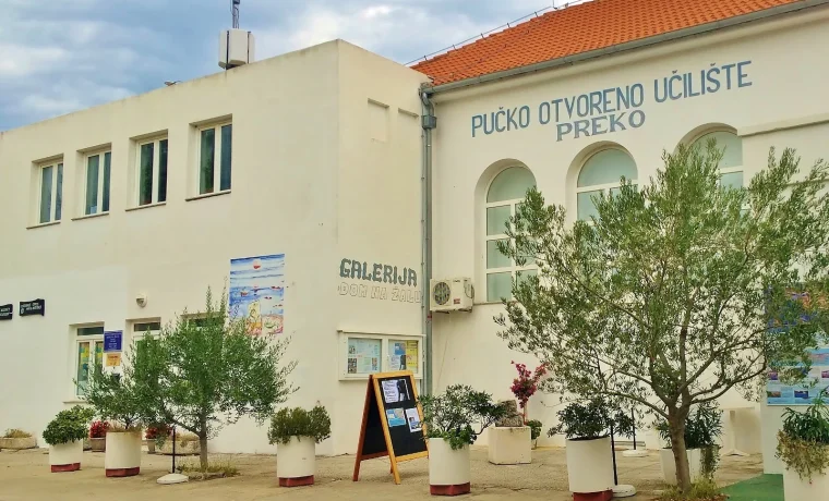 dom na žalu