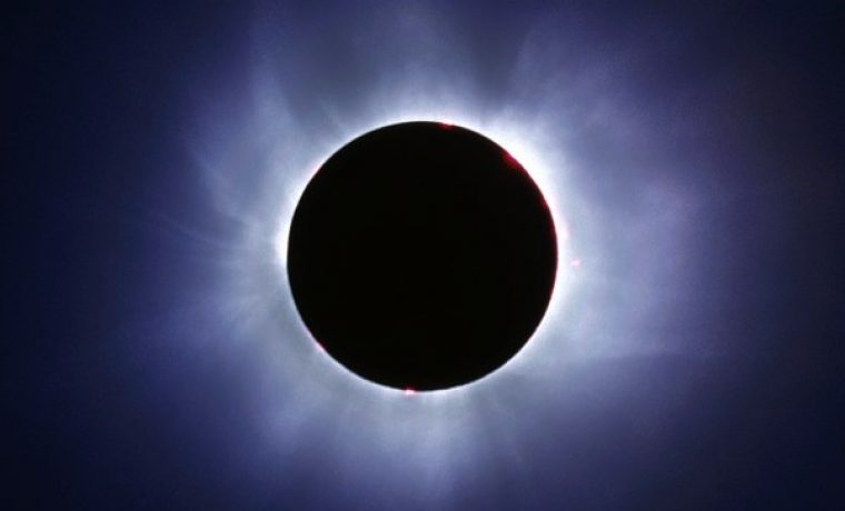 eclipse_5exposures_1217582888.jpg eclipse_5exposures_1217582888.jpg