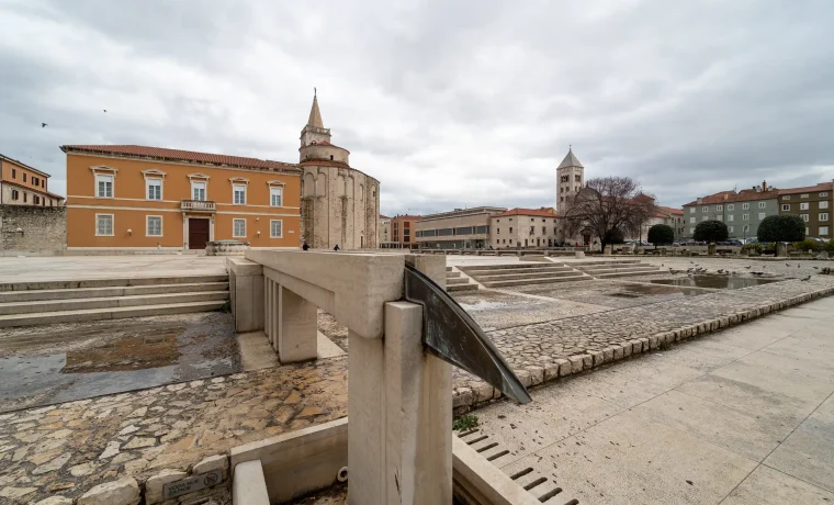 forum poljana pape ivana pavla II staklo bunar fontana donat (6)