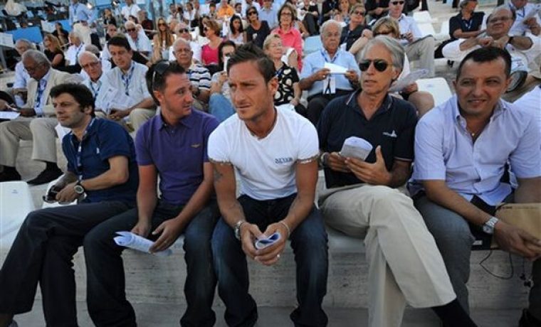 francescototti_nogometnibog_naplivanjuurimu_afp_1248777317.jpg