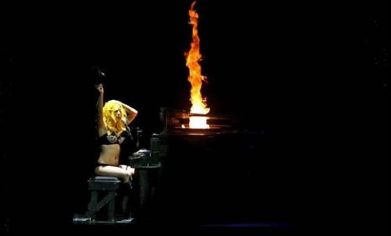 gaga_thumb_1289026817.jpg gaga_thumb_1289026817.jpg