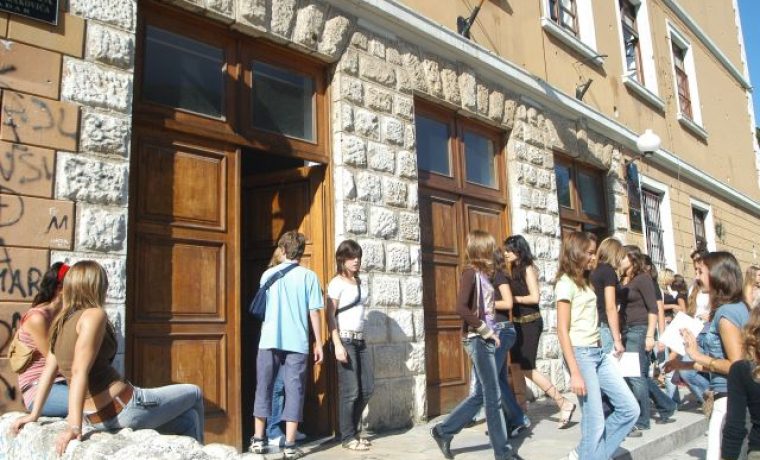 gimnazija_nazor_barakovic_1278586605.JPG
