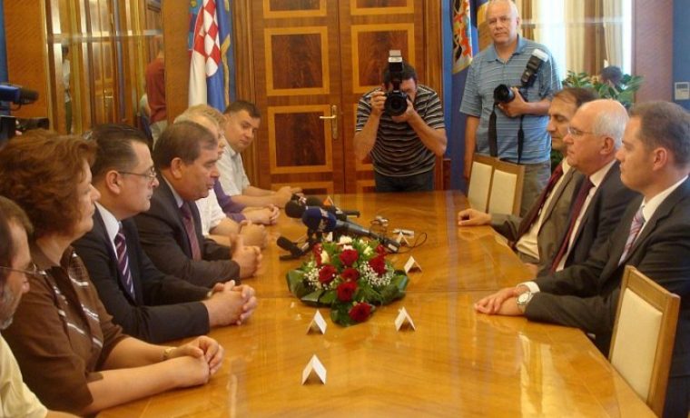 grad_vlast_nasuprot_1243248718.jpg Foto: 057info(I.Z.)