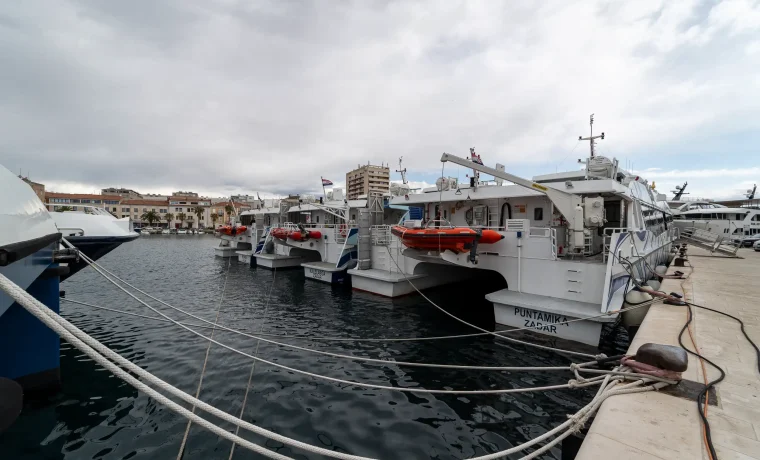 gradska luka zadar katamarani tp line turisticki brodovi (20)
