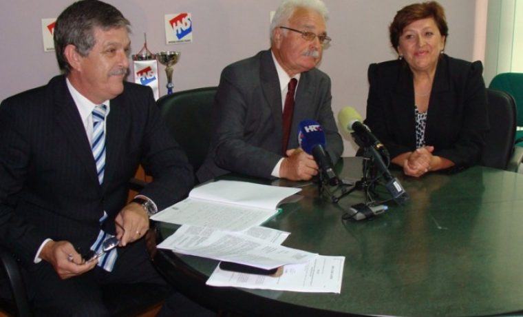 gregov__perovi__1286452902.JPG