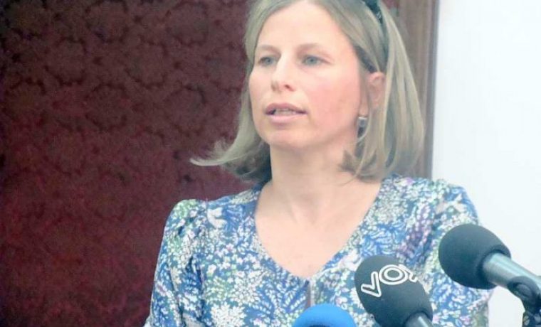 iris__kazali_te_lutaka_1252576634.jpg Foto: 057 info