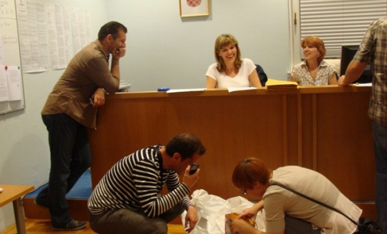 izborni_sto_er_1369029669.JPG izborni_sto_er_1369029669.JPG