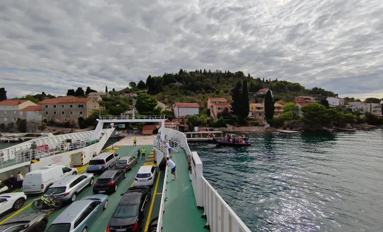 izletnici, ošljak, trajekt